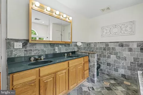 Bath - 700 Wright-debow Rd, Jackson, NJ 08527 photo 6 of 9