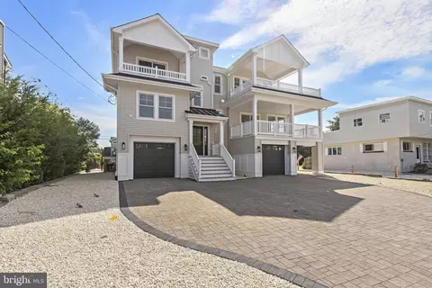 354 W 11th St, Ship Bottom, NJ 08008