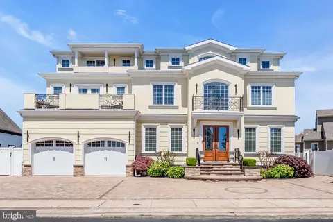 32 Freeman Ct, Toms River, NJ 08753