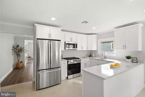 205 Bonaire Dr, Toms River, NJ 08757