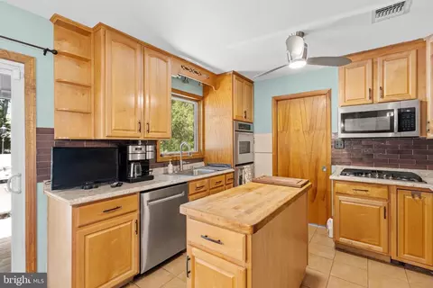Kitchen - 8 Riccis Dr, Jackson, NJ 08527 photo 1 of 3