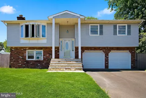 81 Elm St, Beachwood, NJ 08722