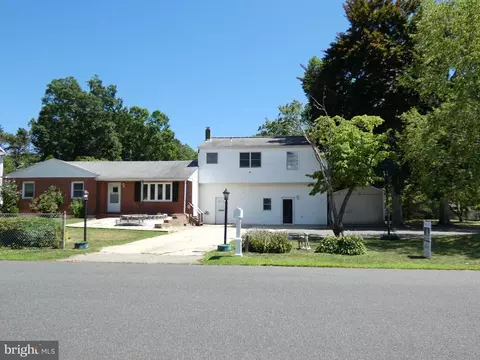 93 Outboard Ave, Manahawkin, NJ 08050