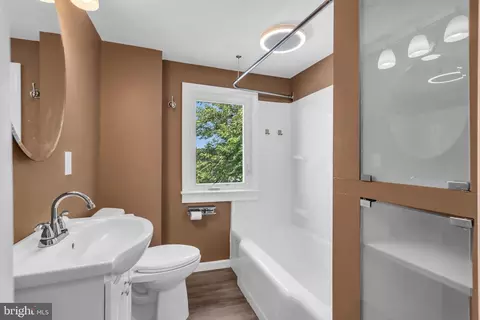 Bath - 974 Capstan Dr, Forked River, NJ 08731 photo 3 of 3