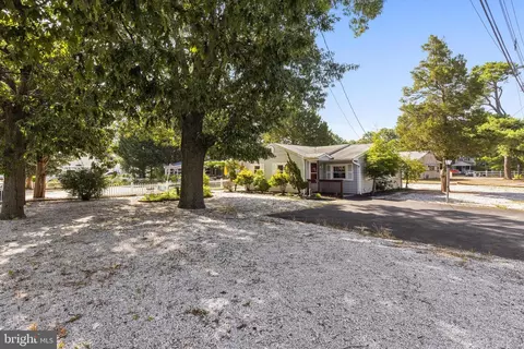 Exterior - 901 Beach Blvd, Forked River, NJ 08731 photo 1 of 6