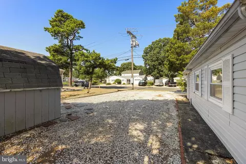 Exterior - 901 Beach Blvd, Forked River, NJ 08731 photo 6 of 6
