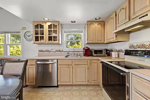 Kitchen - 901 Beach Blvd, Forked River, NJ 08731 photo 2 of 2