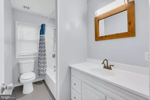 Entry Way - 54 Central Ave, Waretown, NJ 08758 photo 6 of 7