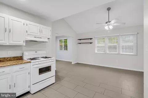 Entry Way - 54 Central Ave, Waretown, NJ 08758 photo 4 of 7
