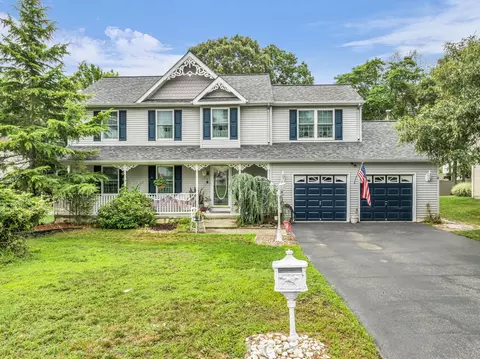 8 Hillcrest Ln, Tuckerton, NJ 08087