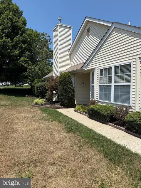 2 Wellington Ln, Lakewood, NJ 08701