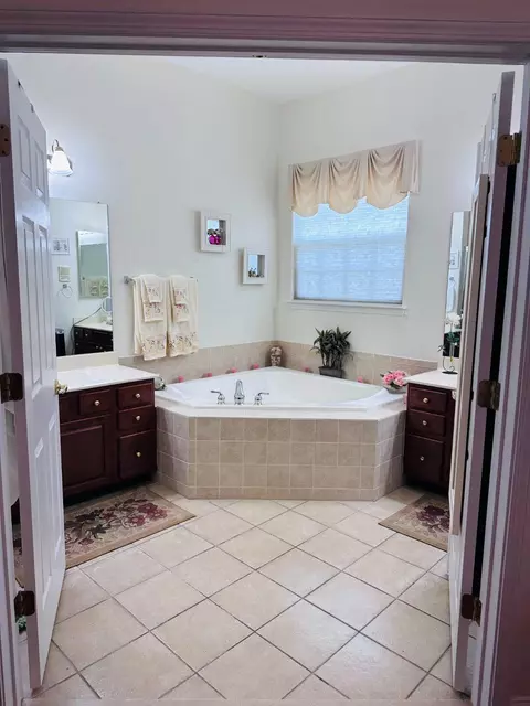 Bath - 72 Golf View Dr, Little Egg Harbor Twp, NJ 08087 photo 1 of 8
