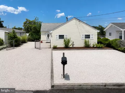 28 Lake Saint Clair Dr, Little Egg Harbor Twp, NJ 08087