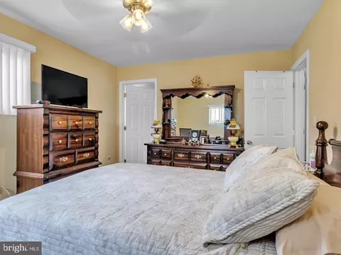 Bedroom - 18 Beacon Dr, Waretown, NJ 08758 photo 4 of 4