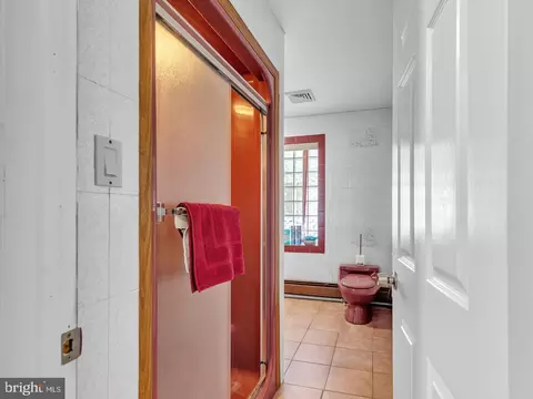 Bath - 18 Beacon Dr, Waretown, NJ 08758 photo 1 of 2