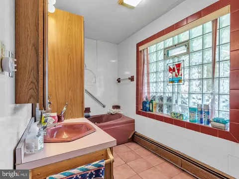 Bath - 18 Beacon Dr, Waretown, NJ 08758 photo 2 of 2