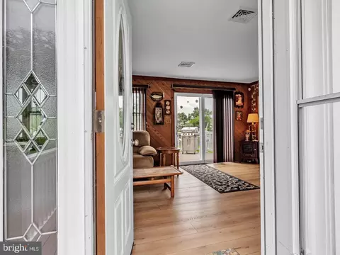 Entry Way - 18 Beacon Dr, Waretown, NJ 08758 photo 2 of 4