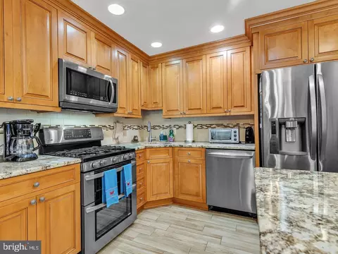 Kitchen - 18 Beacon Dr, Waretown, NJ 08758 photo 2 of 4