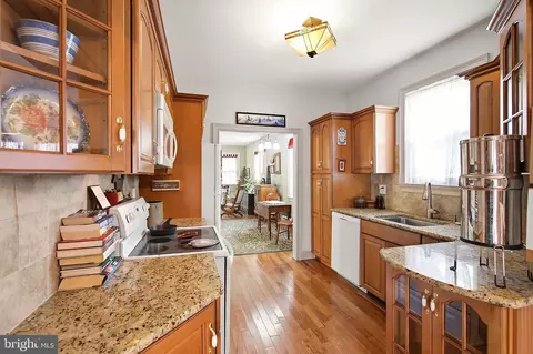 Kitchen - 414 Springfield Ave, Pine Beach, NJ 08741 photo 2 of 3