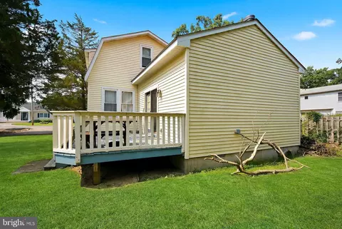 Exterior - 414 Springfield Ave, Pine Beach, NJ 08741 photo 7 of 10