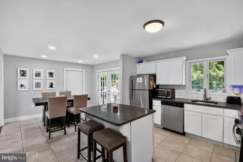555 Brookside Dr, Toms River, NJ 08753