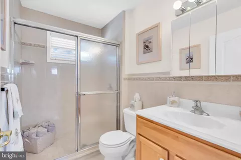 Bath - 77 Tiller Dr, Waretown, NJ 08758 photo 1 of 3