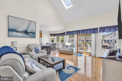 Living - 77 Tiller Dr, Waretown, NJ 08758 photo 2 of 3