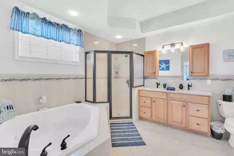 Bath - 77 Tiller Dr, Waretown, NJ 08758 photo 3 of 3