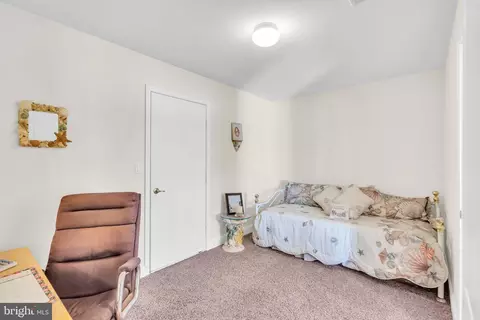 Bedroom - 77 Tiller Dr, Waretown, NJ 08758 photo 5 of 9