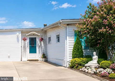 109 E Mohawk Dr, Tuckerton, NJ 08087