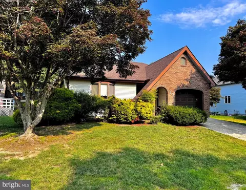 34 Sycamore Rd, Manahawkin, NJ 08050