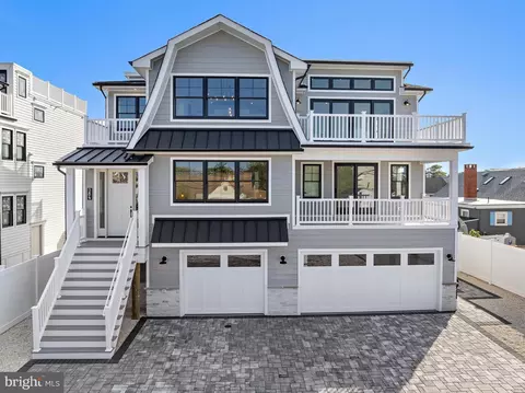 284 W 15th St, Ship Bottom, NJ 08008