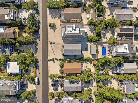 21 E 9 St, Barnegat Light, NJ 08006