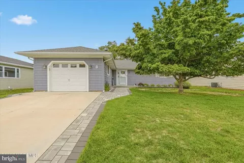 8 Seville Pl, Toms River, NJ 08757