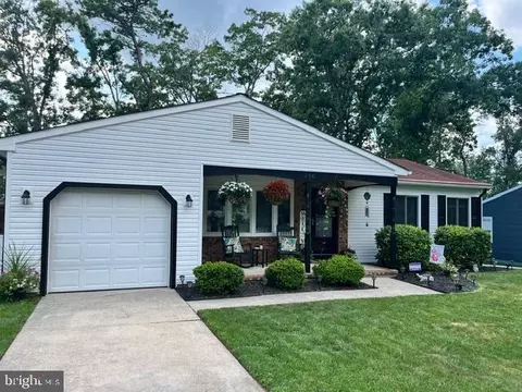 160 Stowaway Rd, Manahawkin, NJ 08050