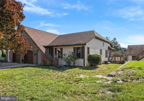 13 Elm Rd, Manahawkin, NJ 08050
