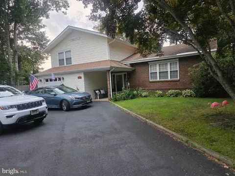 100 Ave Reel Ave, Manahawkin, NJ 08050