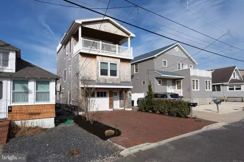 115 E 28th St, Ship Bottom, NJ 08008