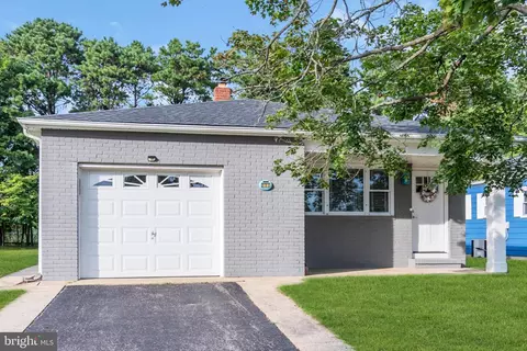 180 Biabou Dr, Toms River, NJ 08757