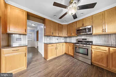 Entry Way - 14 Oneida Ave, Waretown, NJ 08758 photo 1 of 3