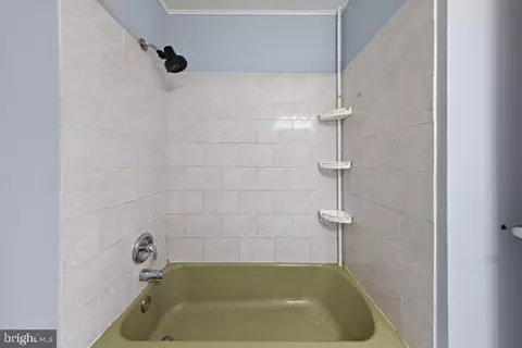 Bath - 14 Oneida Ave, Waretown, NJ 08758 photo 2 of 3