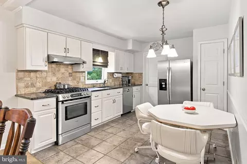 Kitchen - 293 Timberline Pl, Brick, NJ 08723 photo 1 of 2