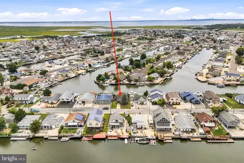 17 W Sail Dr, Mystic Islands, NJ 08087