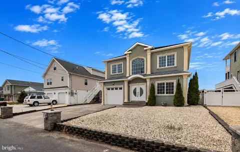 27 W Mohawk Dr, Little Egg Harbor Twp, NJ 08087