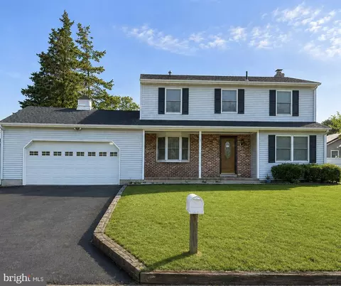 7 Mayflower Dr, Little Egg Harbor Twp, NJ 08087