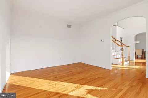 Living - 806 Spar Dr, Forked River, NJ 08731 photo 2 of 5