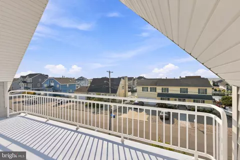 Exterior - 806 Spar Dr, Forked River, NJ 08731 photo 4 of 5
