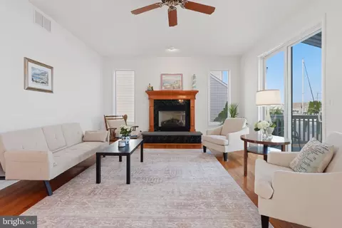 Living - 806 Spar Dr, Forked River, NJ 08731 photo 3 of 5