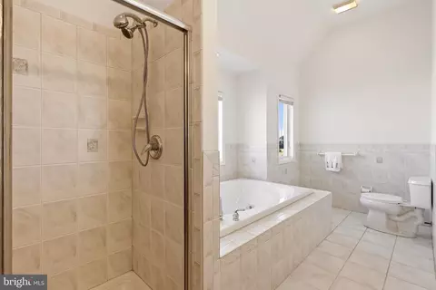 Bath - 806 Spar Dr, Forked River, NJ 08731 photo 5 of 5