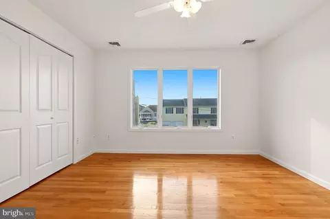 Bedroom - 806 Spar Dr, Forked River, NJ 08731 photo 2 of 8